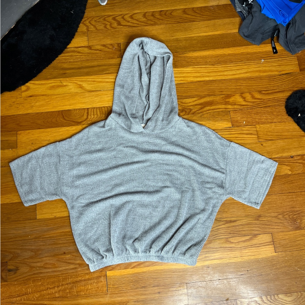 Live In The Moment Gray Short Sleeve Hooded Cropped Top Size Small